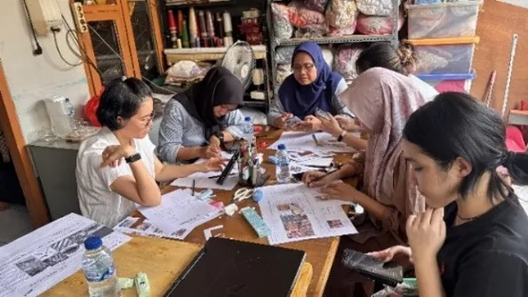 Dwi Penjahit: Menjahit Tradisi, Menyempurnakan Gaya di Cilacap